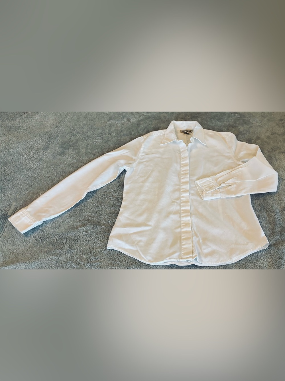 Women’s Aeropostale Classic White Long-Sleeve Button-Down Shirt Size Small